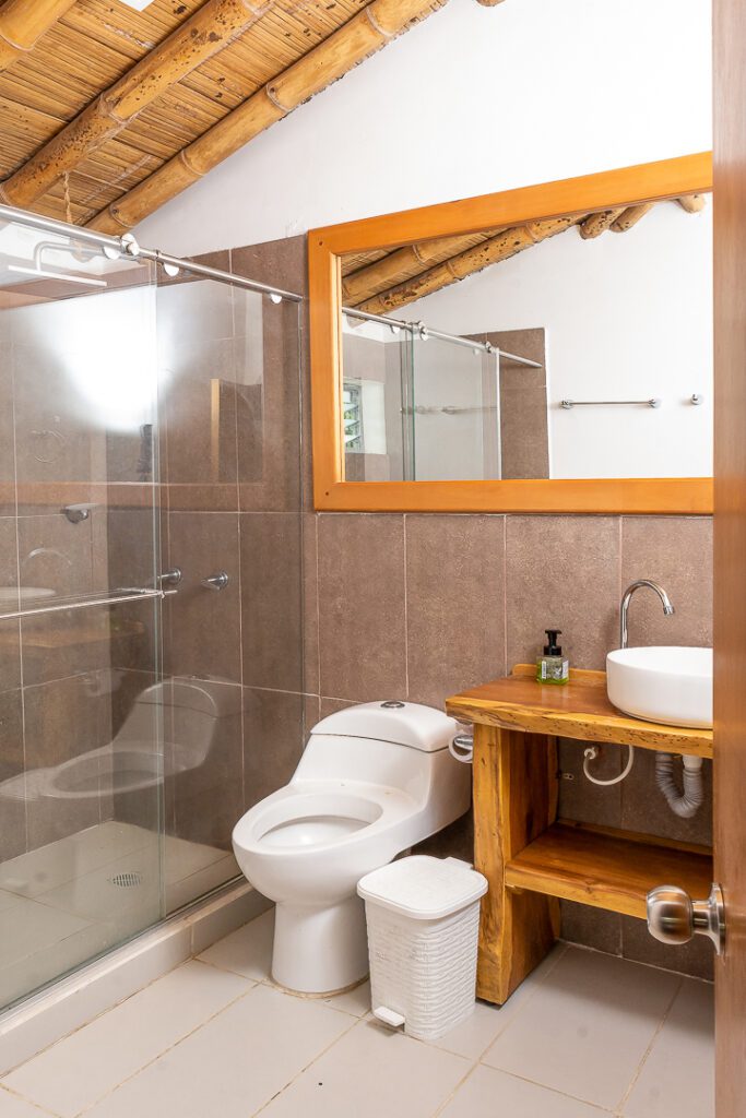 Baño de Habitación de la Finca