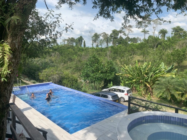 Piscina y Jacuzzi del Hotel Palma de Iraka